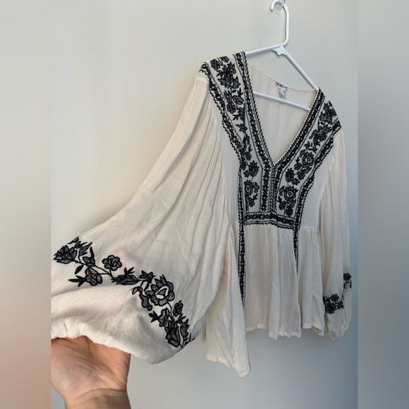 Venus cream/black floral embroidered Sz S - Picture 5 of 9